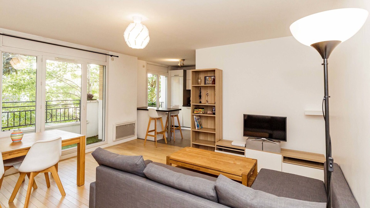 Charenton-le-Pont Apartment | Large apartment near Bois de Vincennes