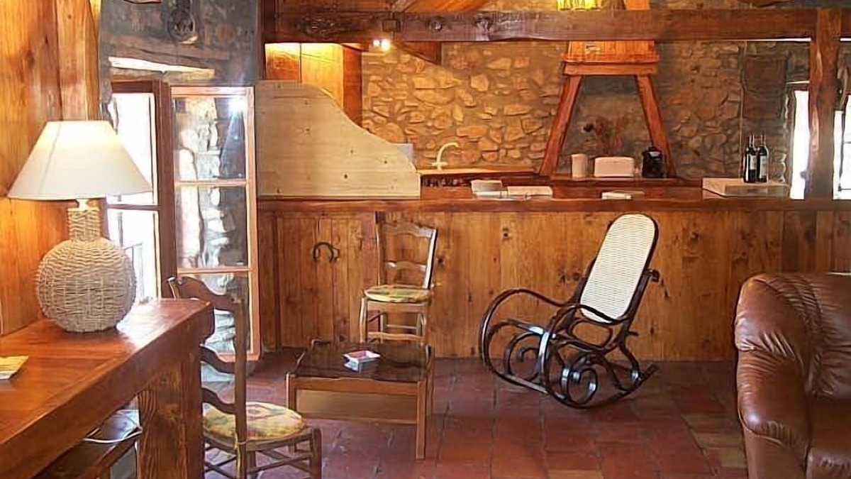 Saint-Chinian Apartment | Large apartment (110 m2) of character, roof terrace with stunning view
