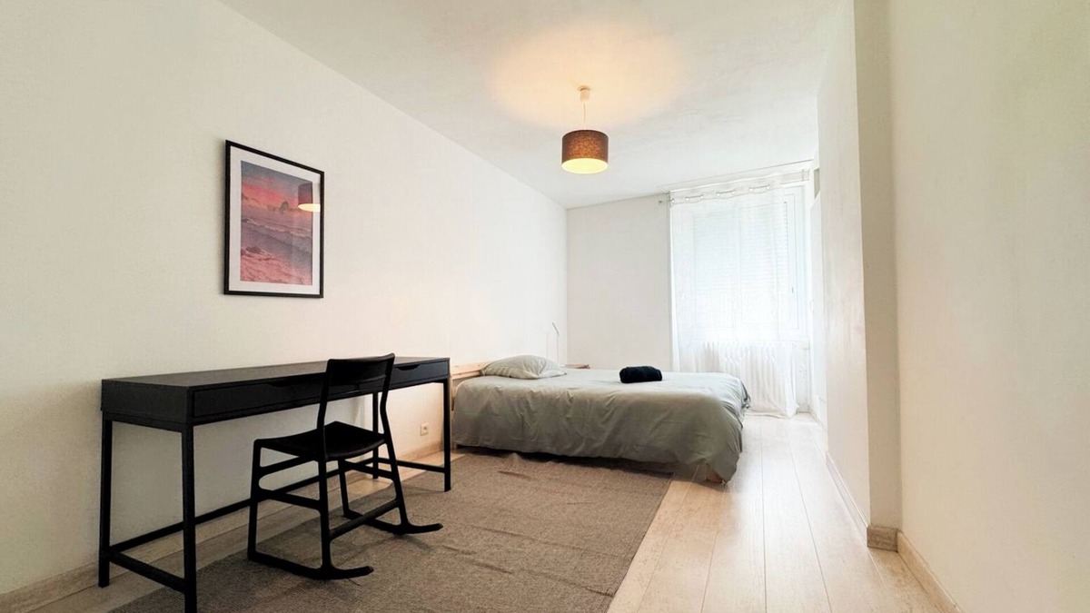 Cholet Apartment | Large apartment 155m2, 10 pers. max, hypercentre Cholet, 25min Puy-du-Fou