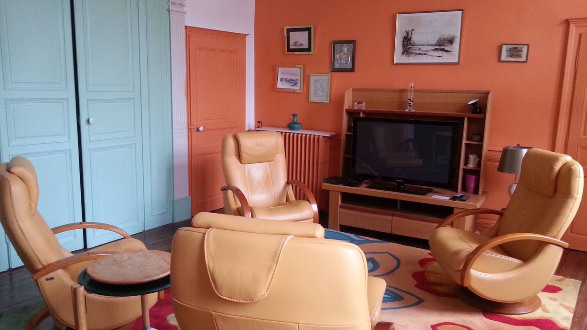 Dole Apartment | Large apartment downtown, quiet, comfortable, free tea, coffee