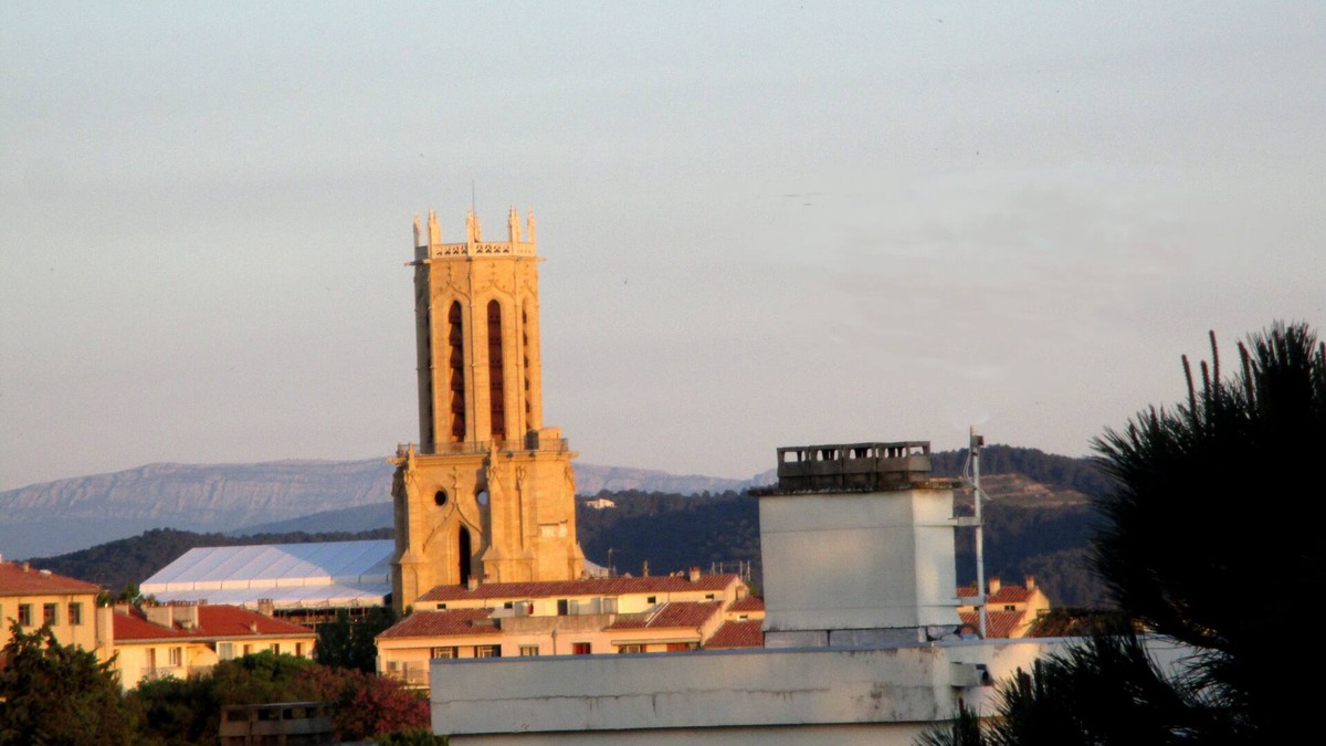 Nord Apartment | Large apartment near the cathedral of Aix en Provence with lovely terrace
