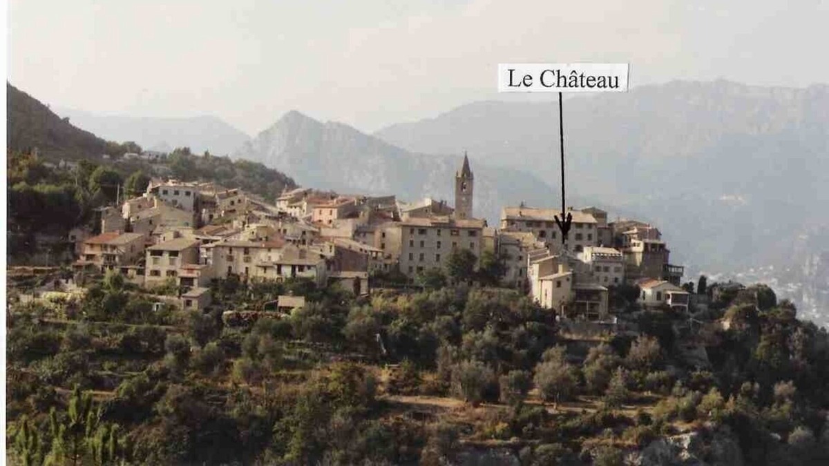 Le Broc Apartment | Large apartment in village castle in the Nice hinterland - 30 min. From the beach.