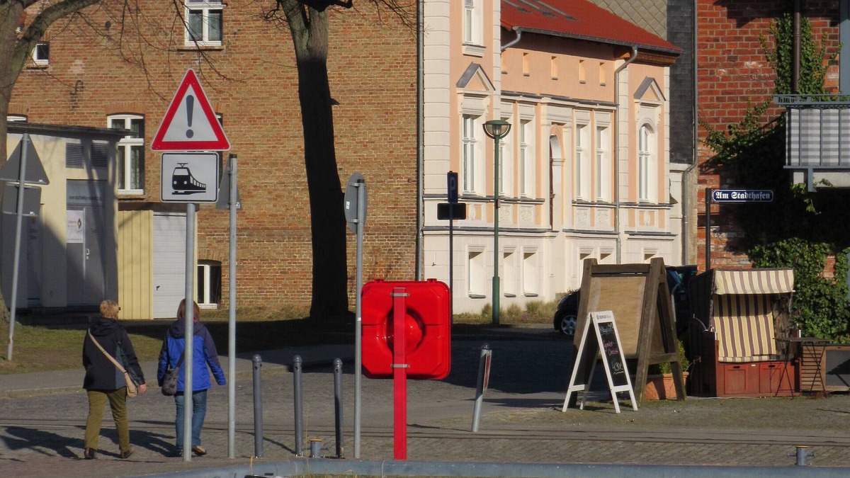 Neustrelitz Apartment | Large apartment right on the town harbor Neustrelitz on Lake Zierker