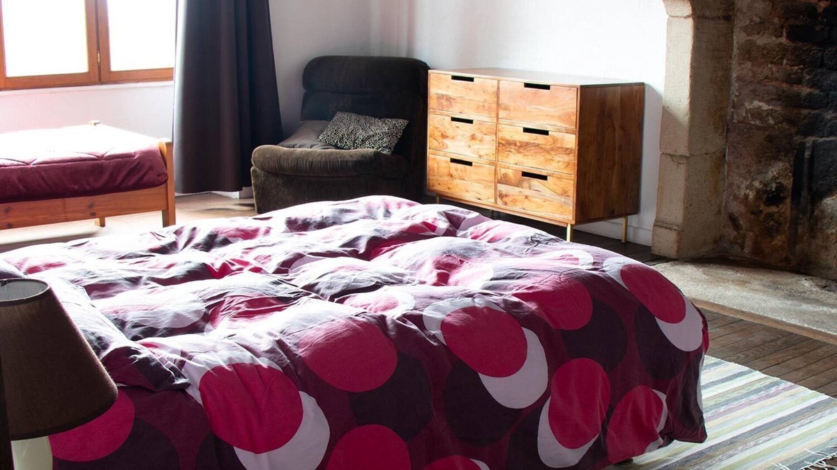 Montcenis House | Large apartment with raised garden in the heart of Burgundy