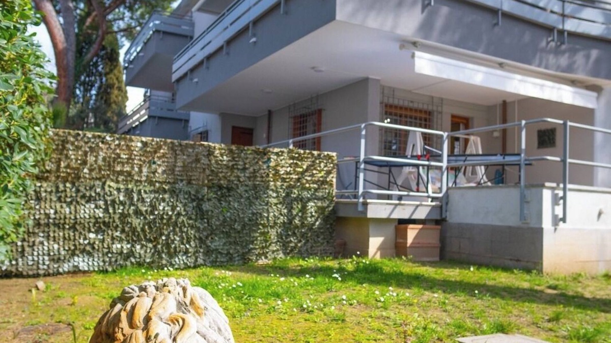Fogliano Marina Apartment | Large apartment with garden near the center and the beach. Pet ok