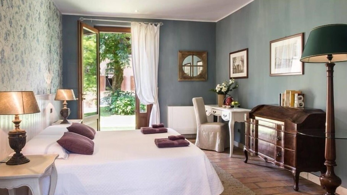 Arluno Apartment | Large apartment with independent entrance