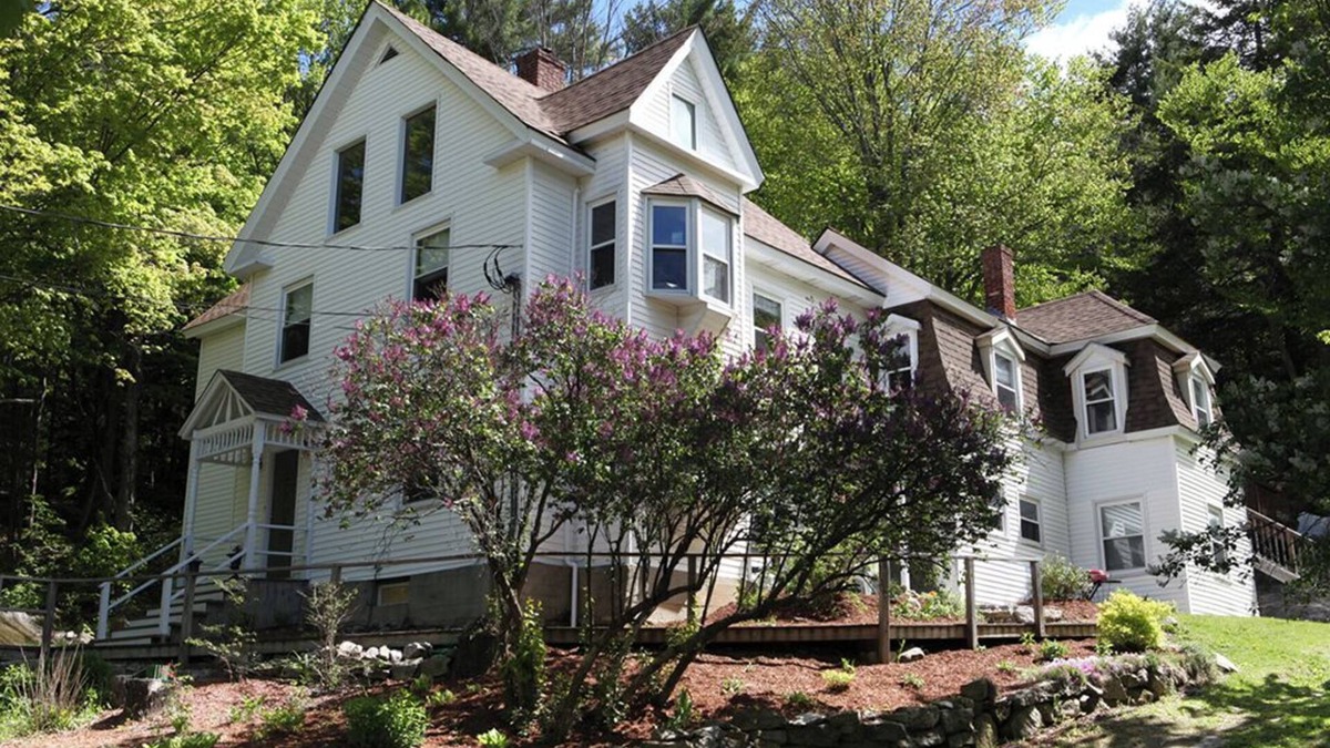 Sunapee Apartment | Large apartment within walking distance to Sunapee Harbor