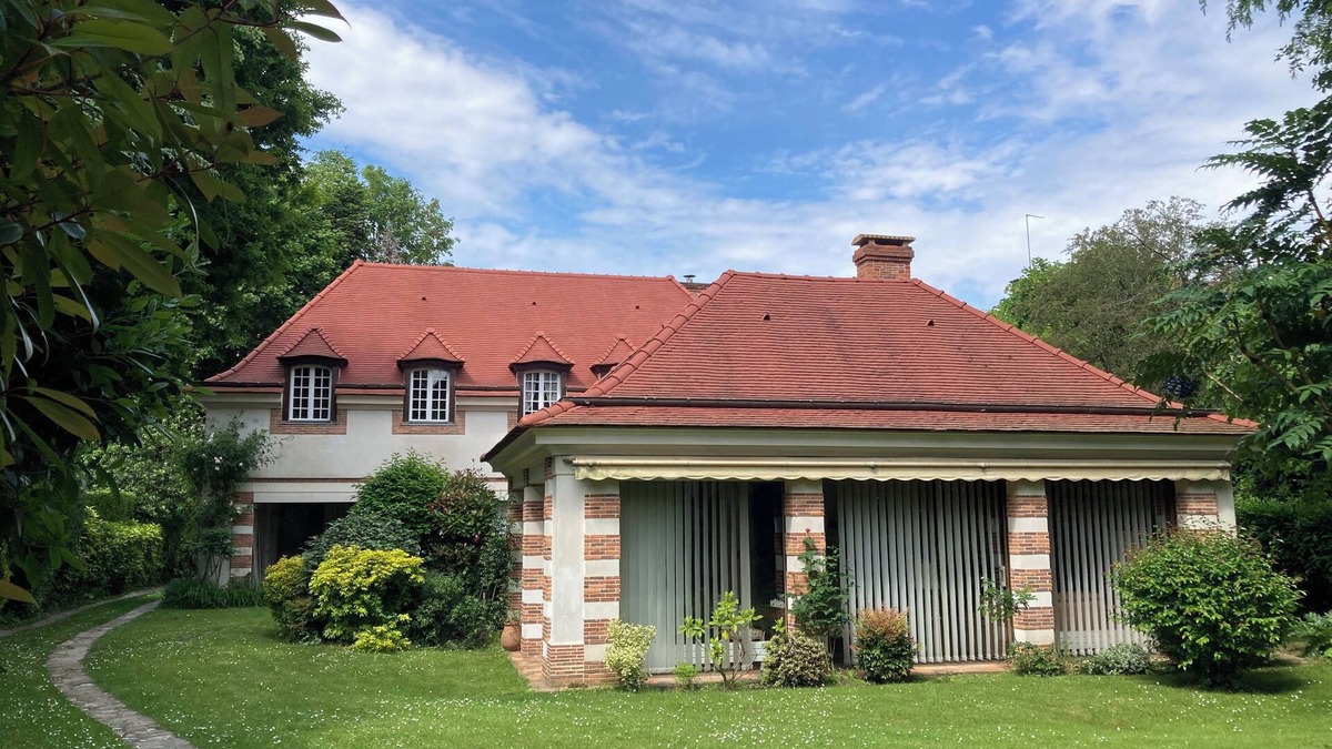 Vaucresson House | Large architect-designed house in quiet, chic neighborhood near Versailles