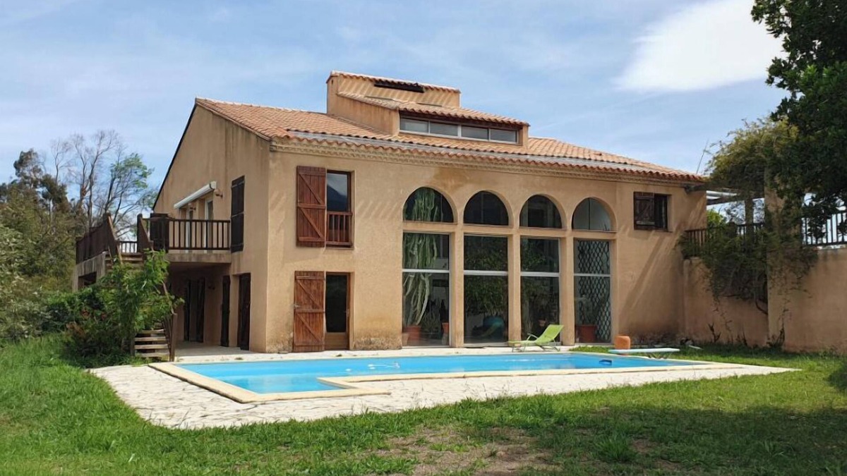 Marquixanes Villa | Large atypical villa, in the heart of nature, between sea and mountains, at the foot of the Canigou mountains
