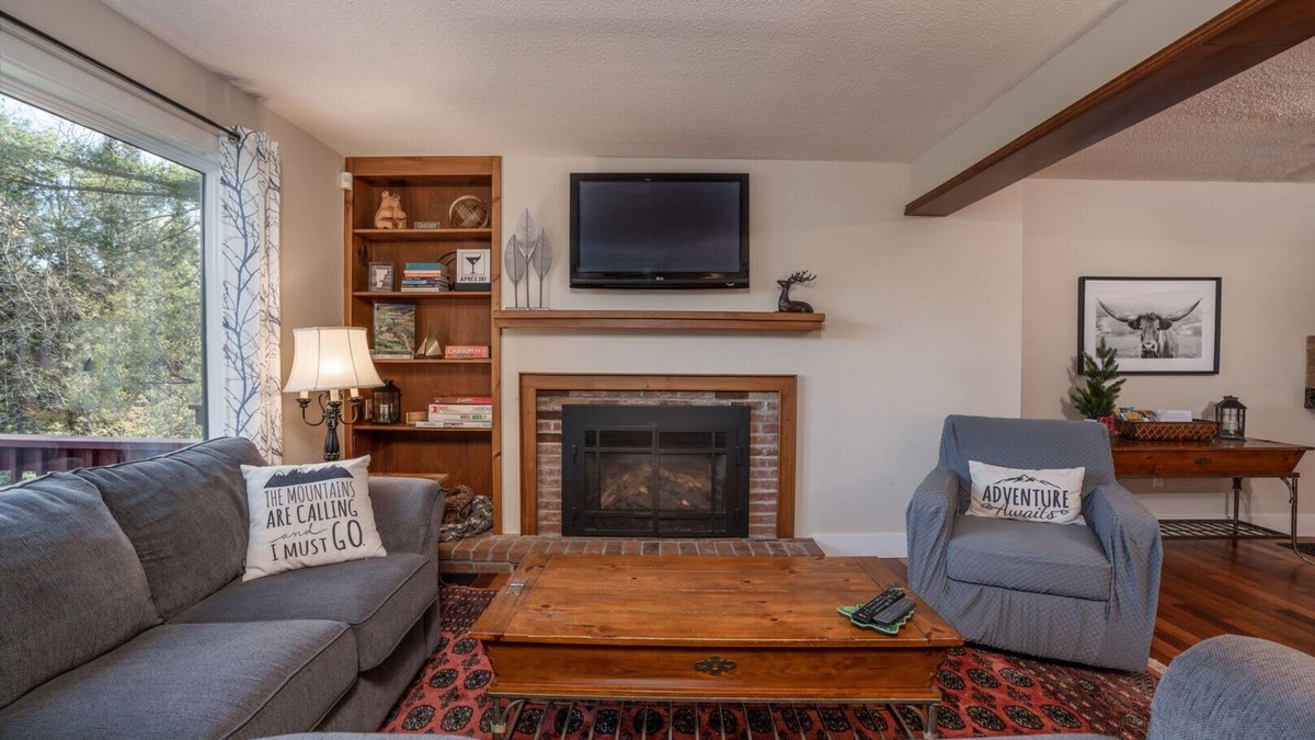 Quechee Condo | Large Backyard, Game Room, Has AC - Saltbox 1D