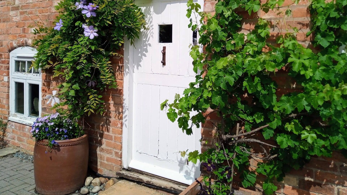 Kneesall House | Large Barn Conversion Sleeps 12 Sherwood Forest