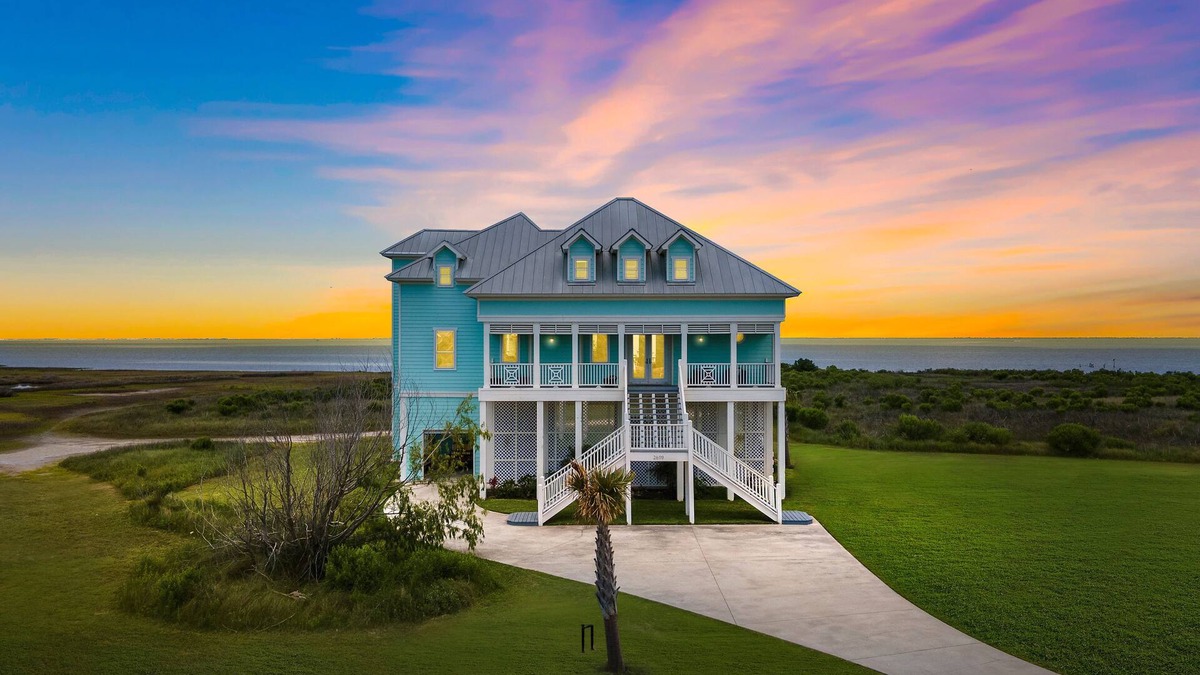 Red Fish Cove House | Large Bayfront home ideal for beautiful fall weekends at the beach!