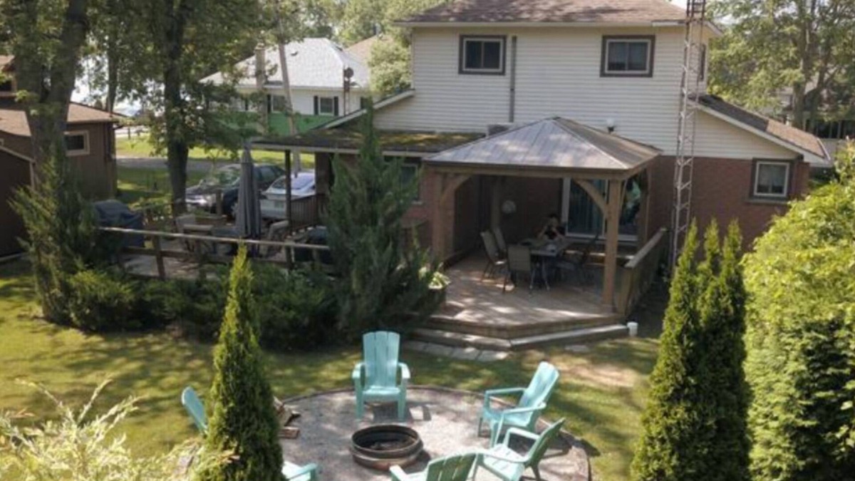 Turkey Point Cottage | Large Beach View Family Cottage in in Turkey Point