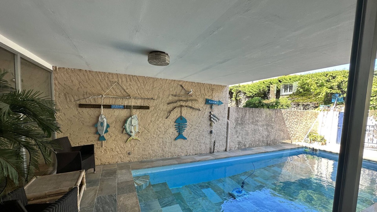 Le Brusc House | Large, beautiful, 350-sq.m, architect-designed house in central Brusc with pool