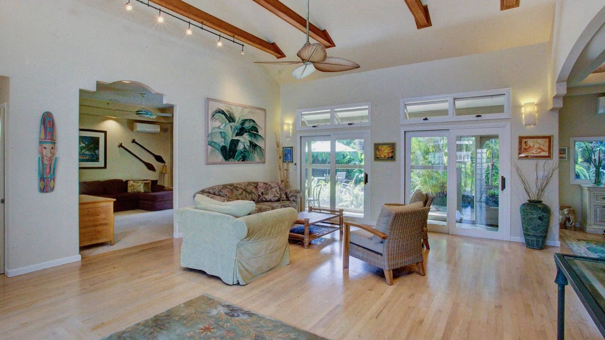 Bayview House | Large beautiful home with air conditioning! Walk to Beaches, Resort Pool