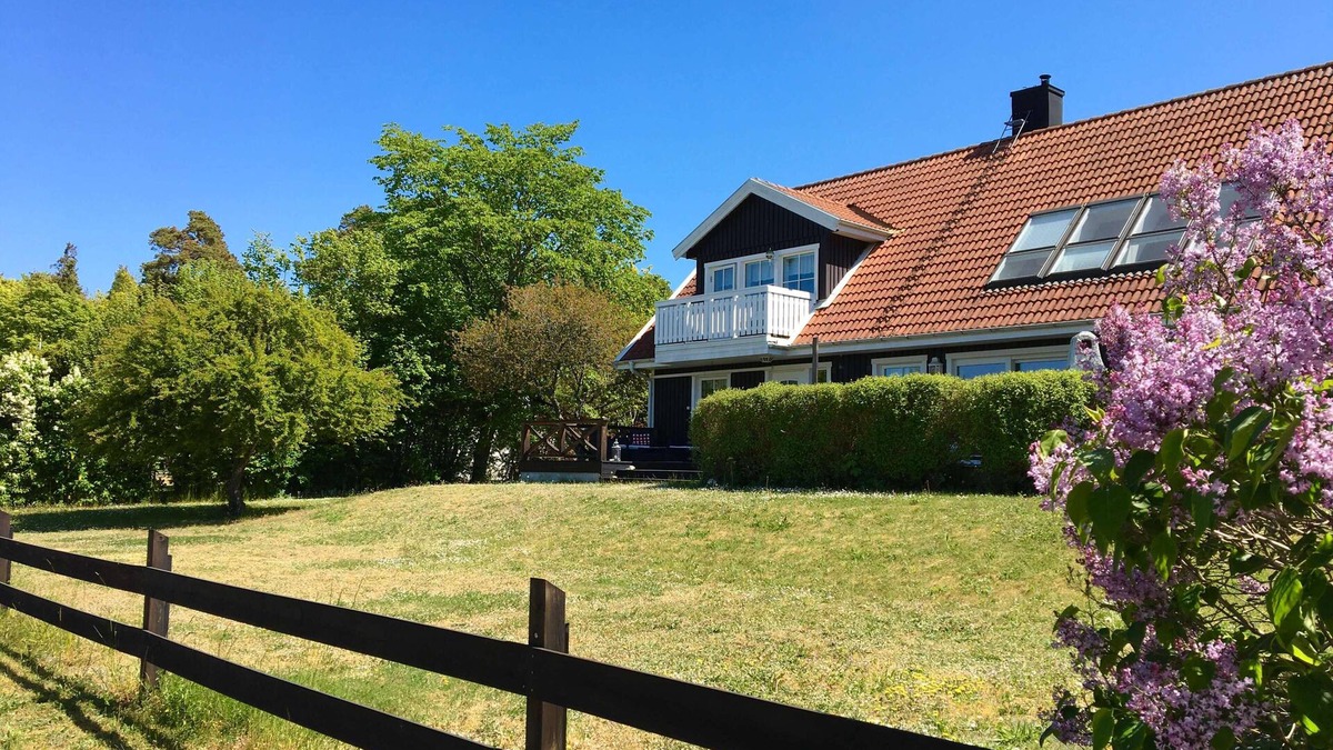 Axelsro Villa | Large, beautiful villa by the sea, near Visby.