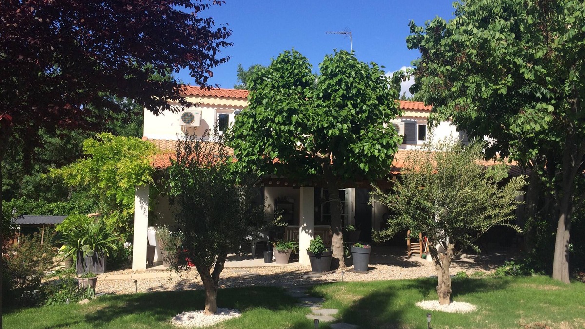 Alco Villa | Large & beautiful villa on large landscaped fenced garden, large secure pool.
