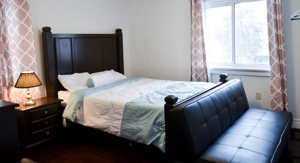 Argyle House | Large bedroom near Downtown London, Fanshawe College