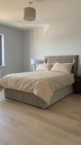 County Cork House | Large bedroom near to the center