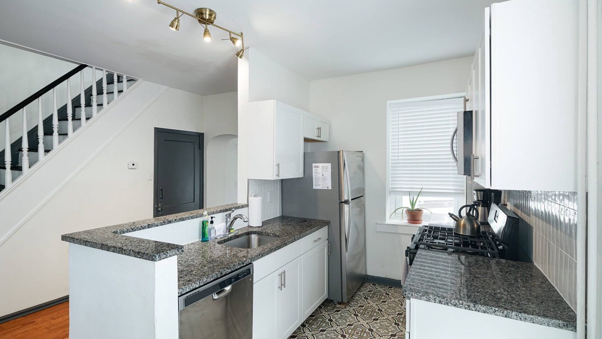 Roxborough-Manayunk Apartment | Large Bi-level Apartment in Heart of Manayunk