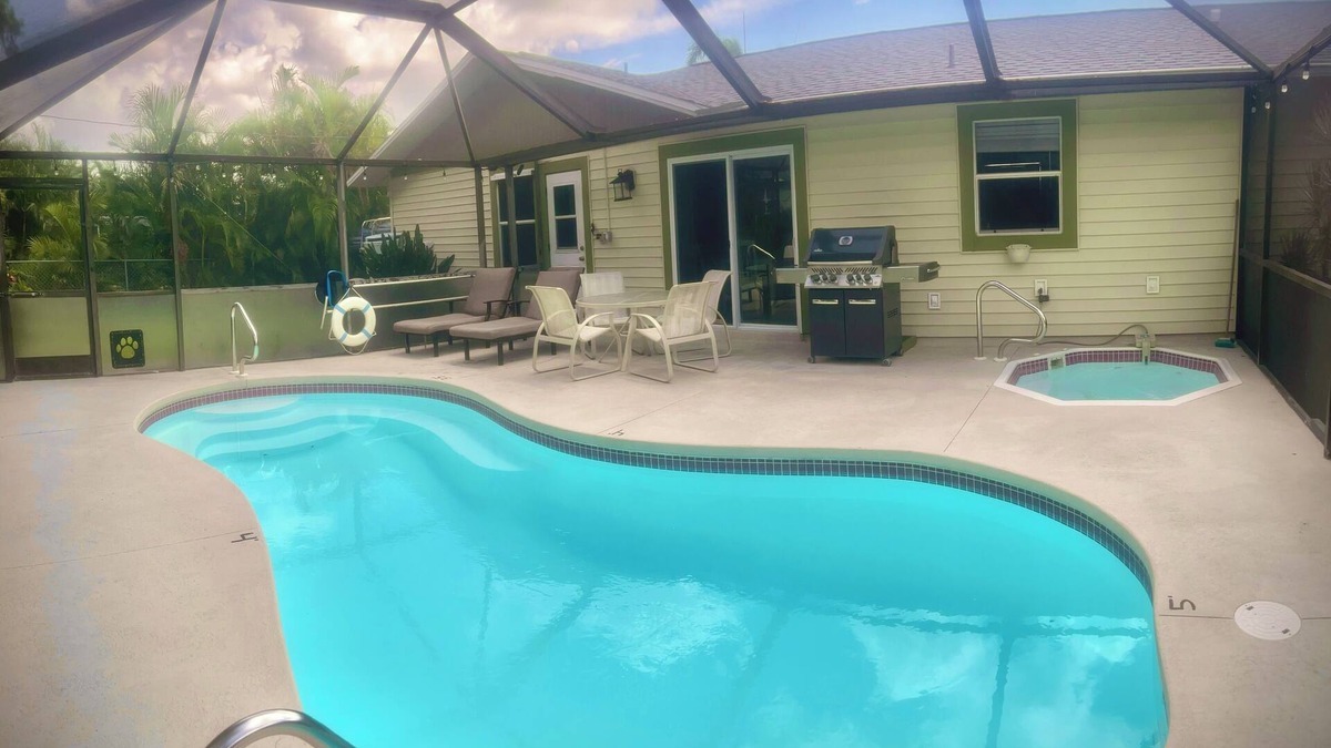 Diplomat Villa | Large Breed Dog-Friendly Home with Private Heated Pool & Hot Tub