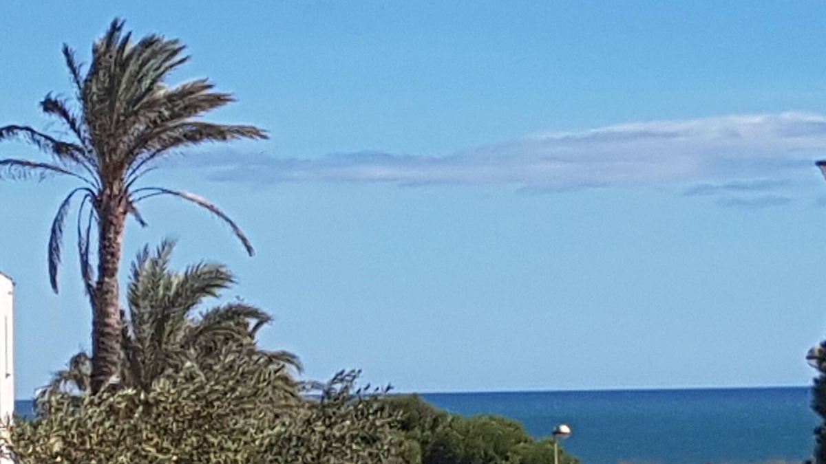 Saint-Pierre-la-Mer Villa | Large bright apartment, 3 bedrooms, sleeps 8 100m2