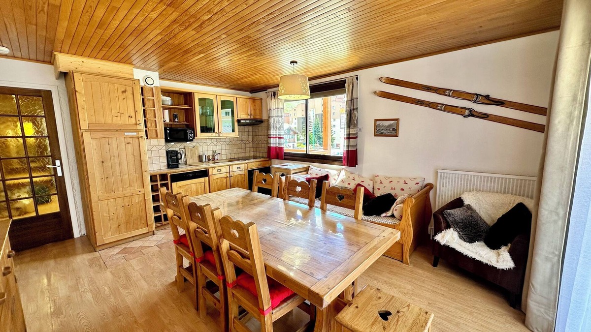 Les Deux Alpes Apartment | Large bright apartment 53m², 3 rooms, 6/8 pers, resort center, ski slopes