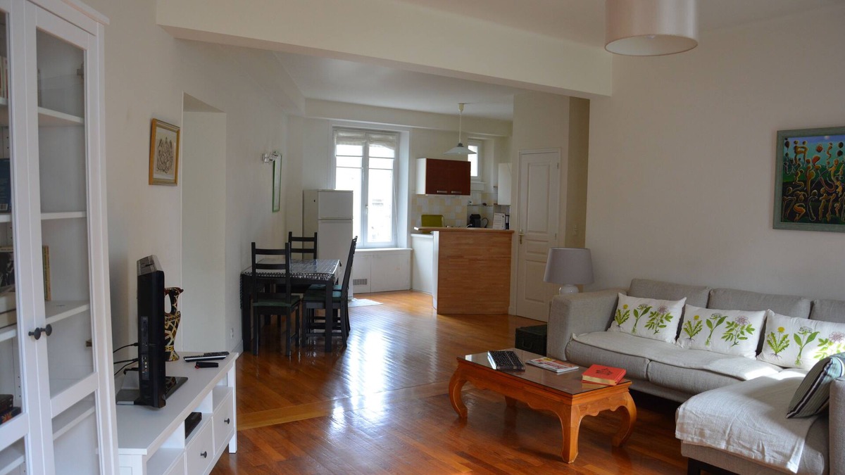 Intra Muros Apartment | LARGE BRIGHT APARTMENT IN THE HEART ISCED CORSAIR "Intramural"