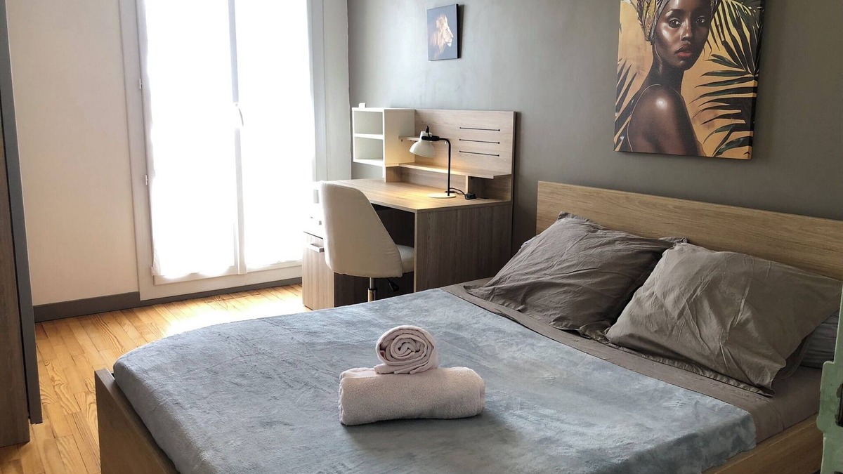 Lorient Apartment | Large bright apartment + balcony