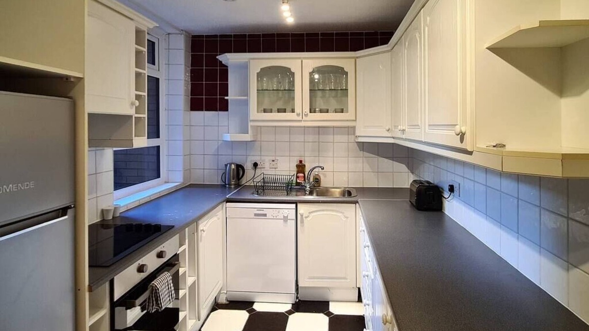Rathmines Apartment | Large Bright Apt with Balcony, South Dublin City