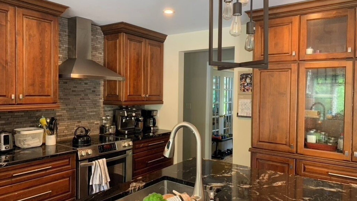 Port Hope House | Large bright home in Port Hope, commuting distance to GTA, Oshawa, Peterborough