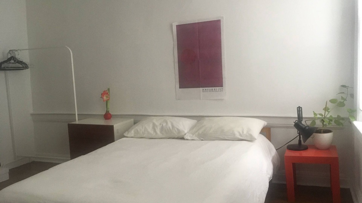 Williamsburg Apartment | LARGE BRIGHT ROOM IN EAST WILLIAMSBURG.