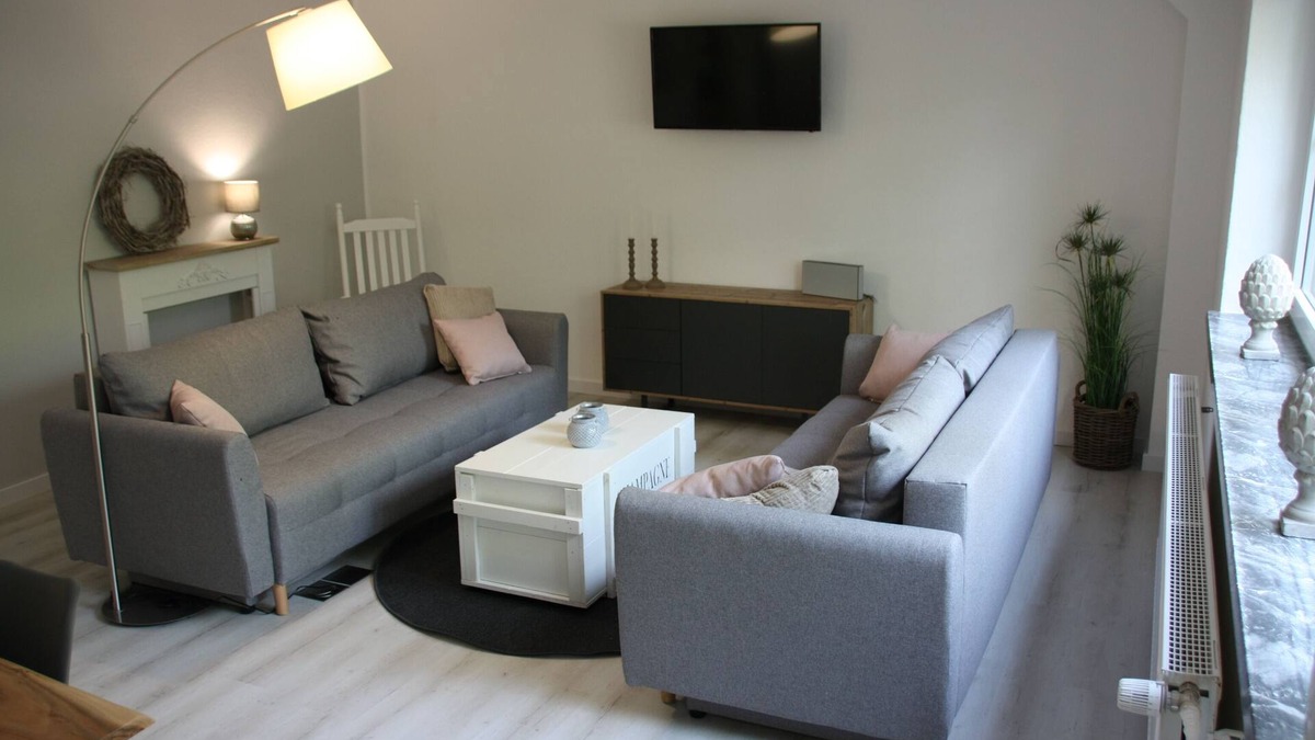 Oetzen Condo | Large, bright vacation apartment in the Lüneburg Heath with pool house and 2 balconies