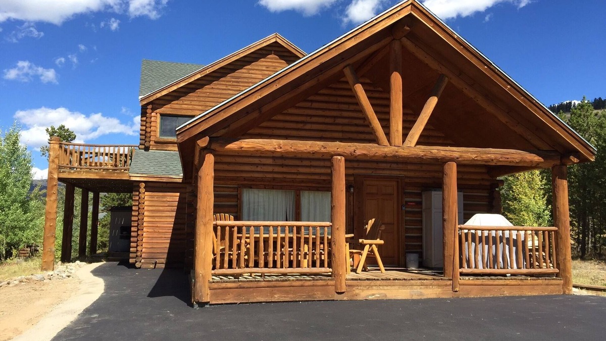 Silverthorne House | Large but Cozy Log House!
