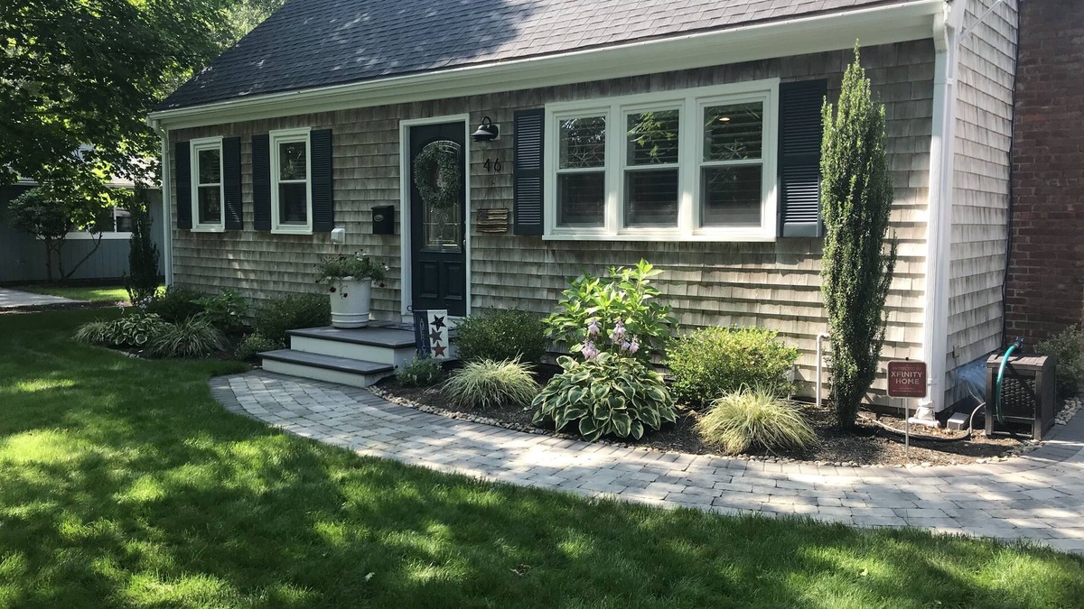 East Falmouth Cottage | Large Cape Cottage in Great Harbors