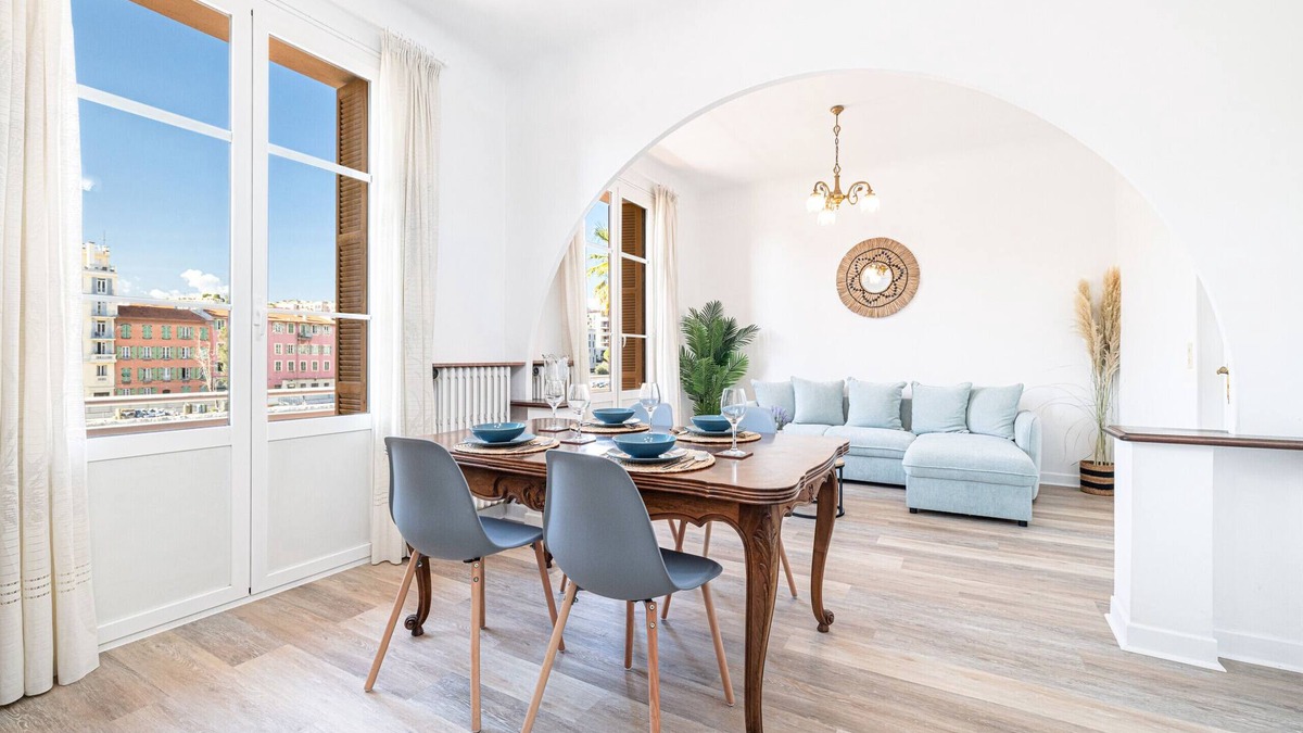 Riquier Apartment | Large Central 2 Bdr & Garage