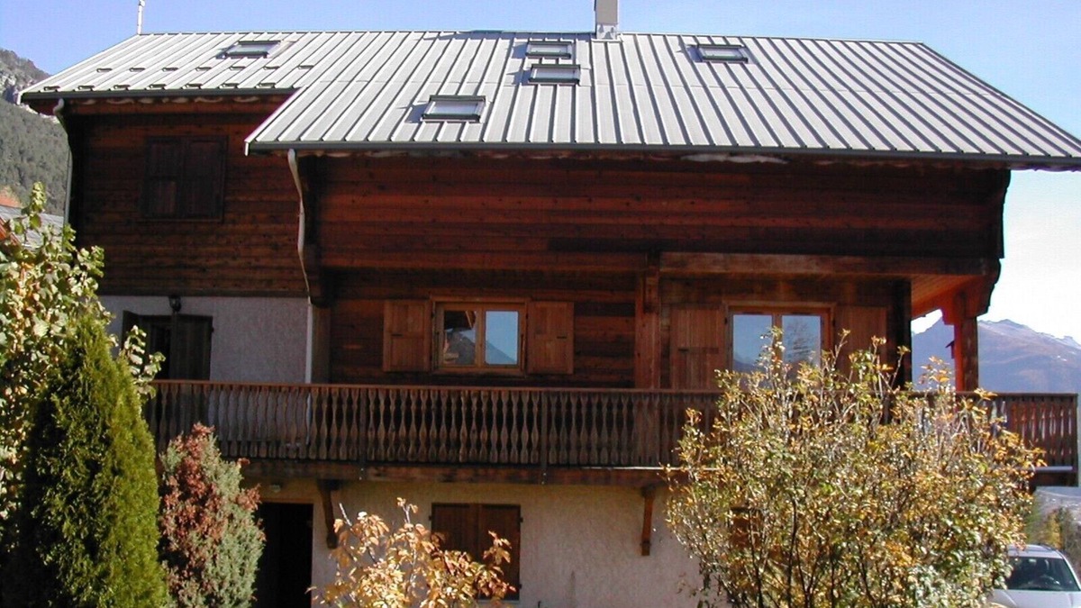 Saint-Chaffrey Ski Chalet | Large chalet sleeps 12 with magnificent view