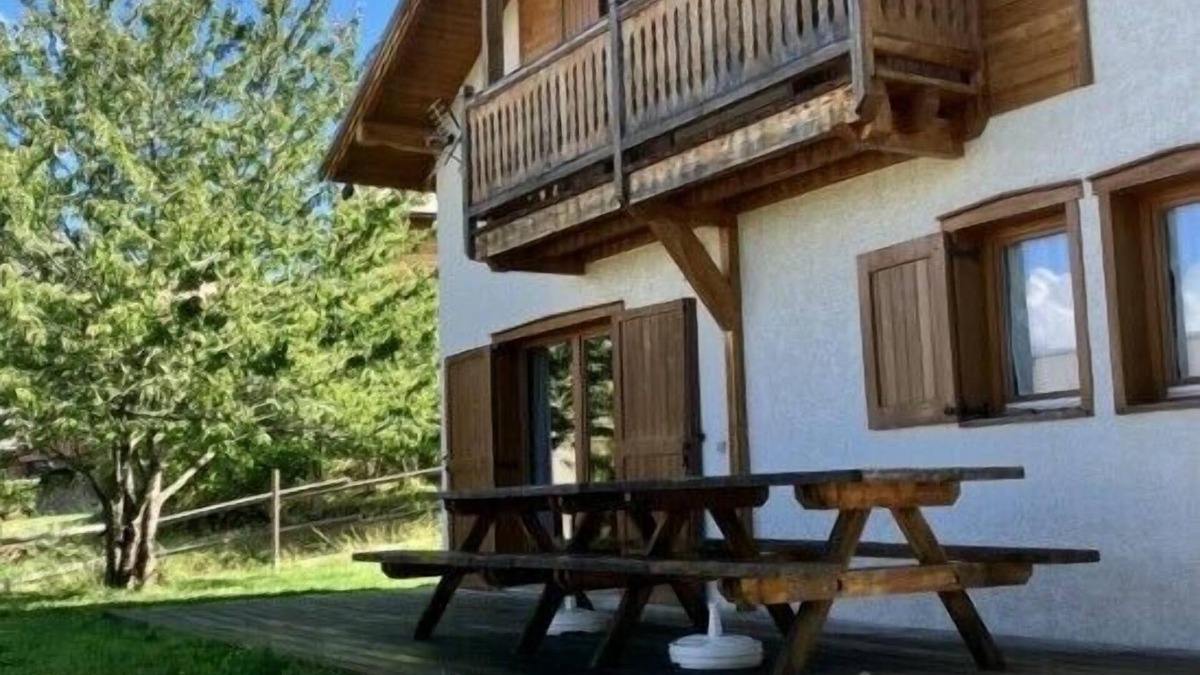 Les Orres Ski Chalet | Large chalet with terrace