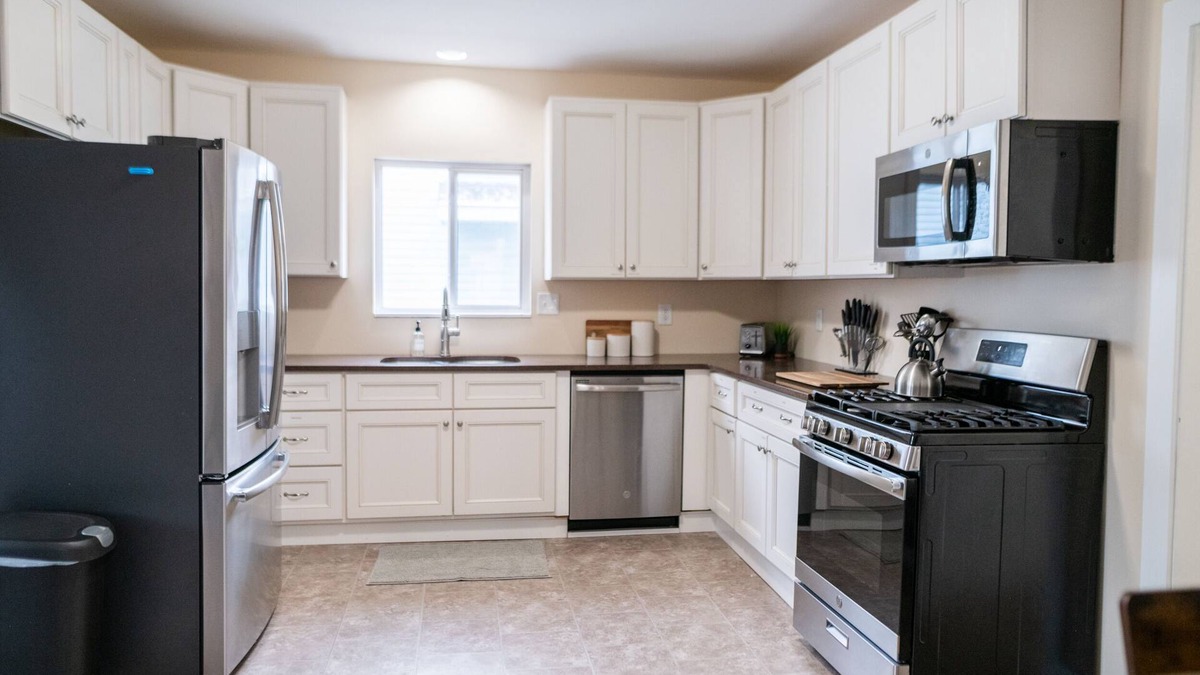 Creston House | Large character filled home with lots of space, close to parks & shopping