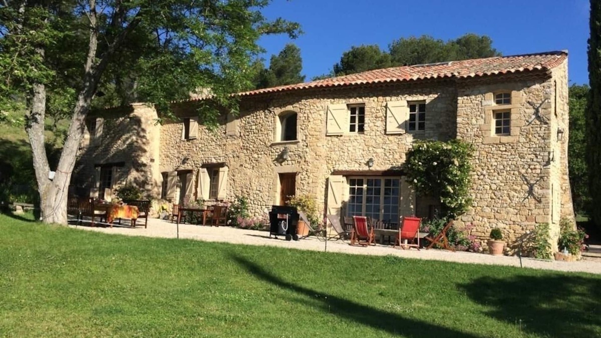 Peypin-d'Aigues House | Large character house, swimming pool, tennis, absolute calm at the foot of the Luberon,