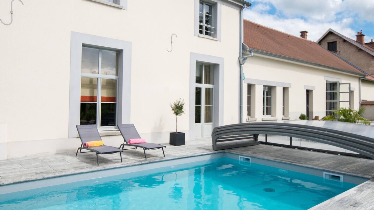 Verneuil Villa | Large charming cottage in Champagne with heated pool