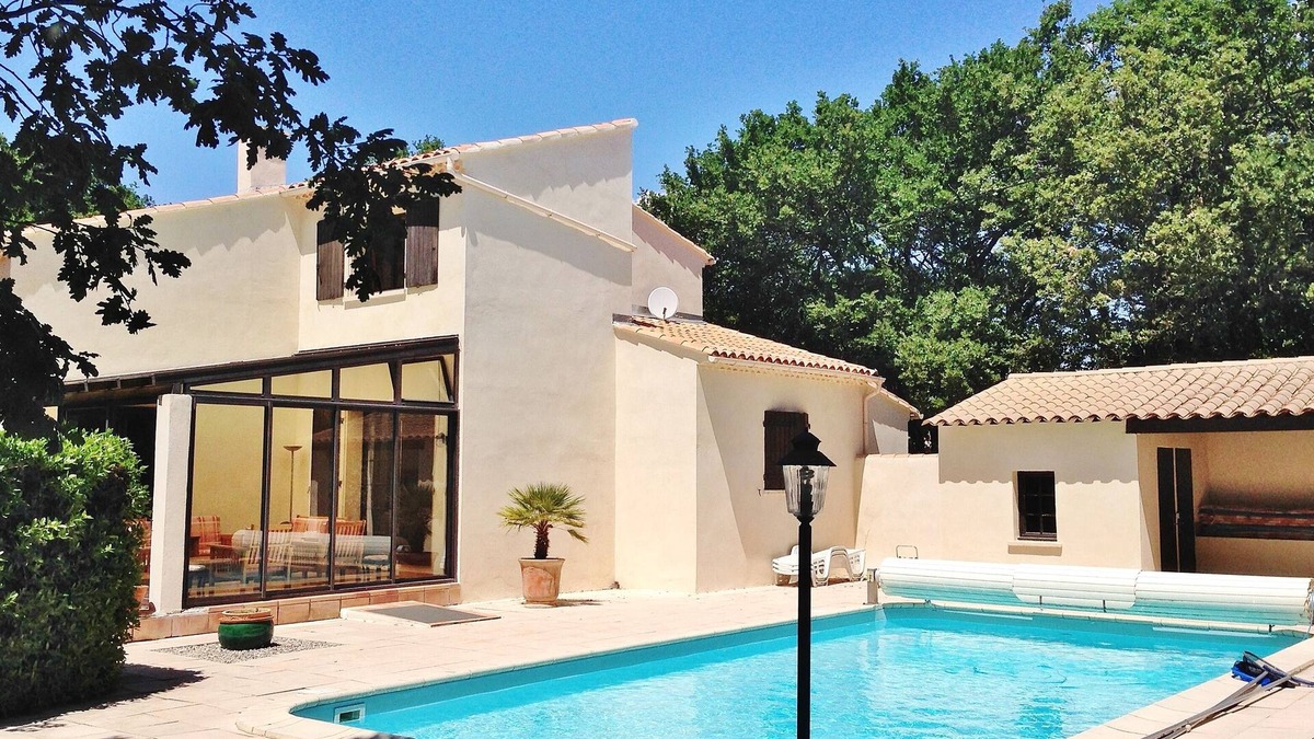 Rochefort-du-Gard Villa | Large charming Provencal villa with swimming pool, 6 bedrooms, classified 4 stars