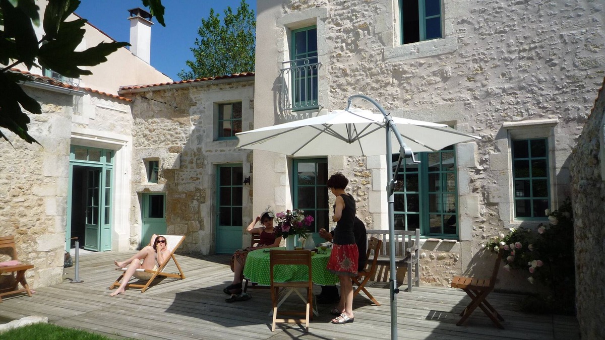 Saint-Just-Luzac House | Large & charming village house (XVI°) with garden