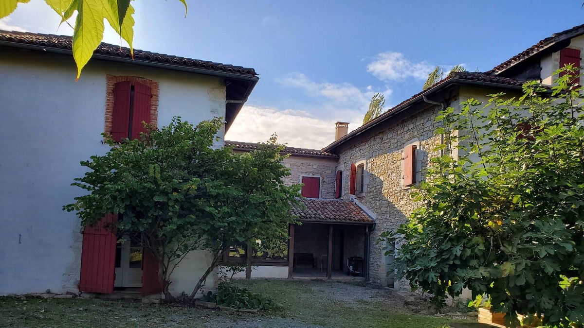 Bidache House | Large charming home 40 minutes from the beaches and mountains