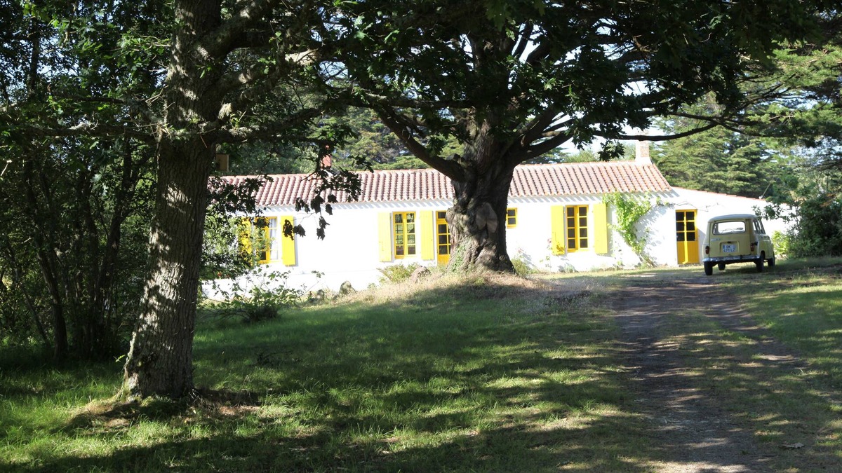 Ile d'Yeu House | large charming house, secluded in a park on the edge of the wild coast.