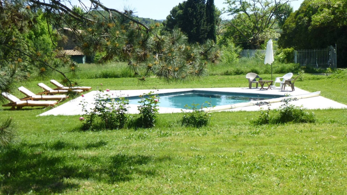 Cepie House | Large charming house, 2 swimming pools in wooded grounds, 9 bedrooms, sleeps 22.