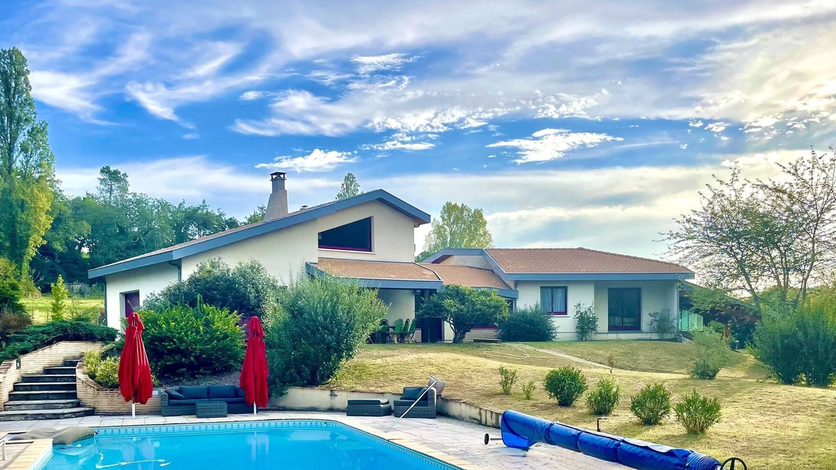 Casteljaloux Villa | Large Charming Villa, Great Comfort, Beautiful Green Setting, Swimming Pool.