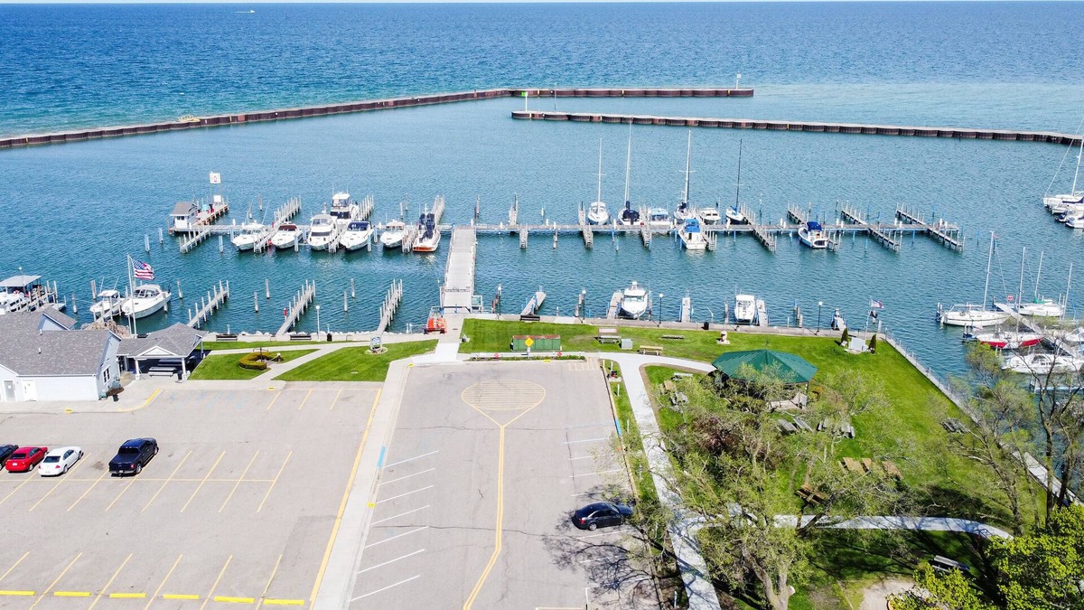 Forestville House | LARGE Clean Updated Lake front Cottage with THE MOST INCREDIBLE VIEW & BEACH !