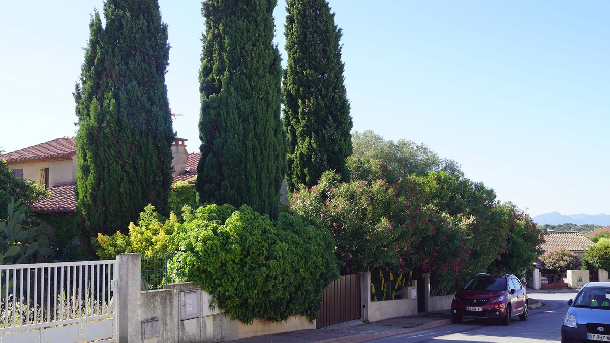 La Figarasse Villa | Large comfortable villa 5 minutes from the beach garden terraces pets allowed