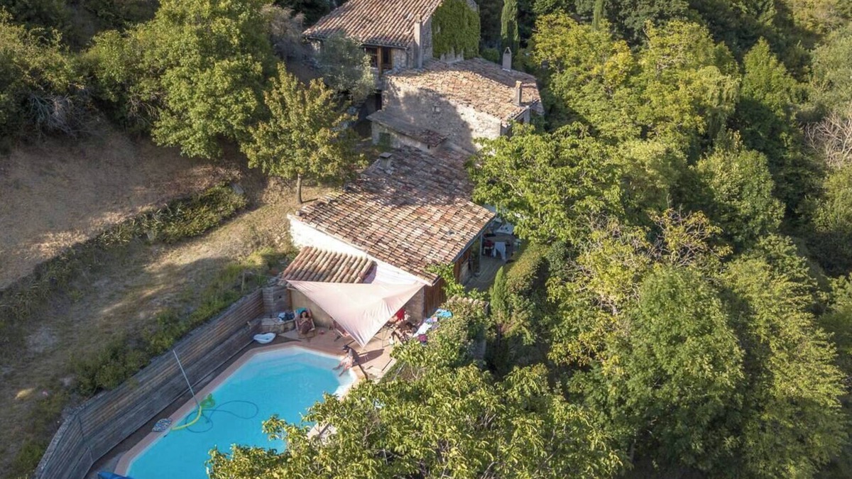 Eygluy-Escoulin House | Large, comfortable family home with natural spring, swimming pool and river